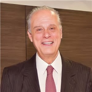 Dr. Alberto Cisneros Laveller